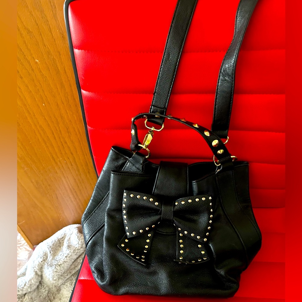 Beauty Bada💲💲Studded Bow Bag Designed by Betsey Johnson Black Big Bow holds Med